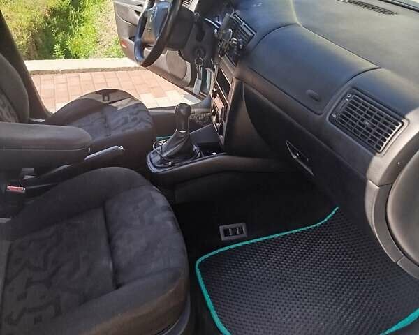 Зелений Фольксваген Гольф, об'ємом двигуна 1.39 л та пробігом 255 тис. км за 4500 $, фото 7 на Automoto.ua