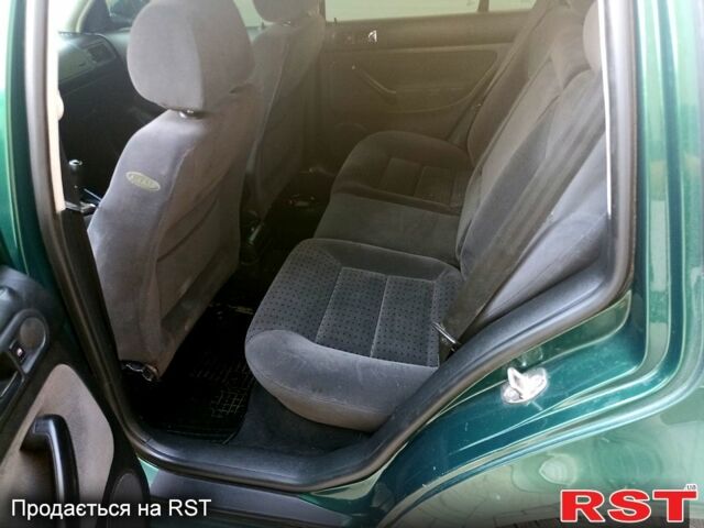 Зеленый Фольксваген Гольф, объемом двигателя 1.4 л и пробегом 237 тыс. км за 3950 $, фото 11 на Automoto.ua