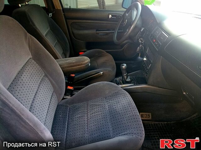 Зеленый Фольксваген Гольф, объемом двигателя 1.4 л и пробегом 237 тыс. км за 3950 $, фото 10 на Automoto.ua