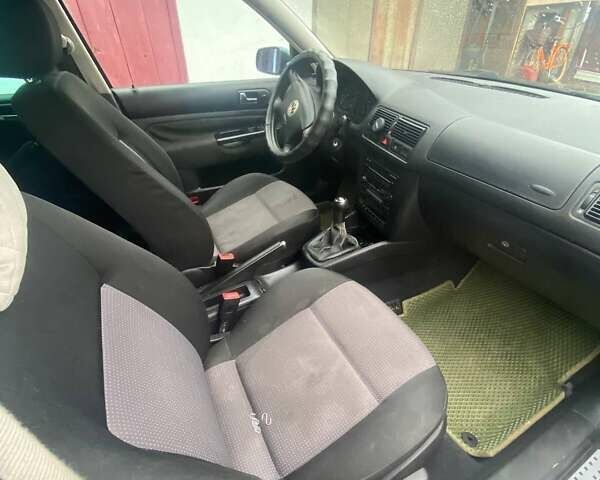 Зеленый Фольксваген Гольф, объемом двигателя 1.39 л и пробегом 250 тыс. км за 4350 $, фото 2 на Automoto.ua