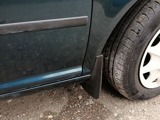 Зеленый Фольксваген Гольф, объемом двигателя 2 л и пробегом 279 тыс. км за 4000 $, фото 4 на Automoto.ua