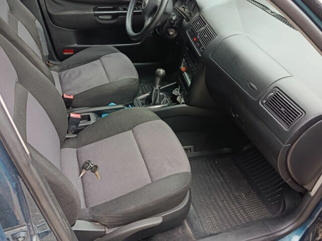 Зеленый Фольксваген Гольф, объемом двигателя 2 л и пробегом 279 тыс. км за 4000 $, фото 7 на Automoto.ua