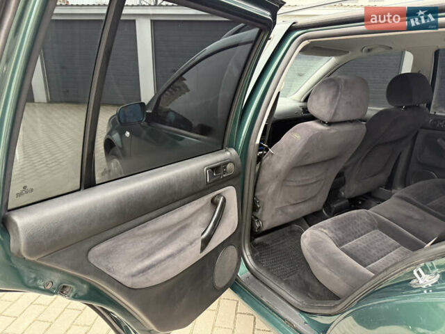 Зеленый Фольксваген Гольф, объемом двигателя 1.9 л и пробегом 377 тыс. км за 4150 $, фото 26 на Automoto.ua