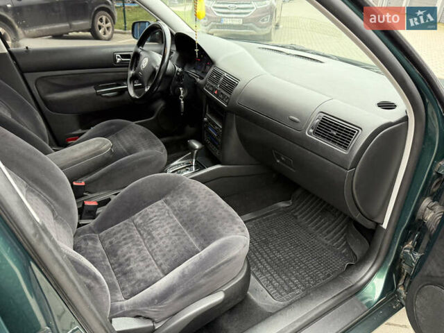 Зеленый Фольксваген Гольф, объемом двигателя 1.9 л и пробегом 377 тыс. км за 4150 $, фото 22 на Automoto.ua