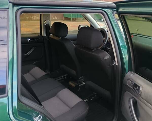 Зелений Фольксваген Гольф, об'ємом двигуна 1.6 л та пробігом 254 тис. км за 4150 $, фото 3 на Automoto.ua