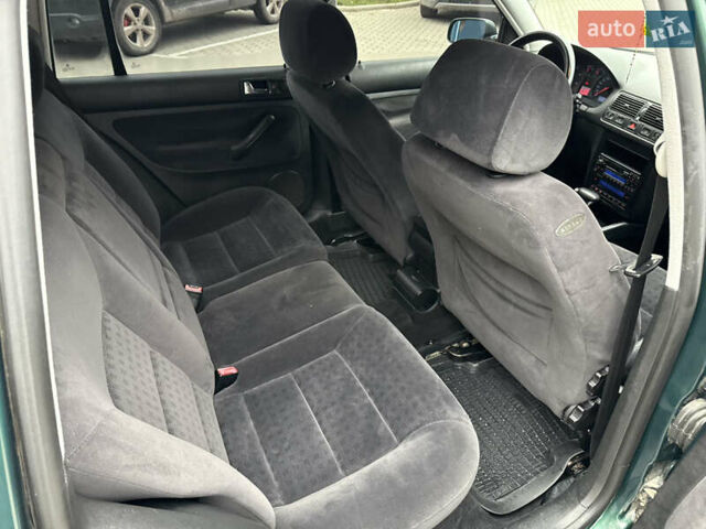 Зеленый Фольксваген Гольф, объемом двигателя 1.9 л и пробегом 377 тыс. км за 4150 $, фото 30 на Automoto.ua