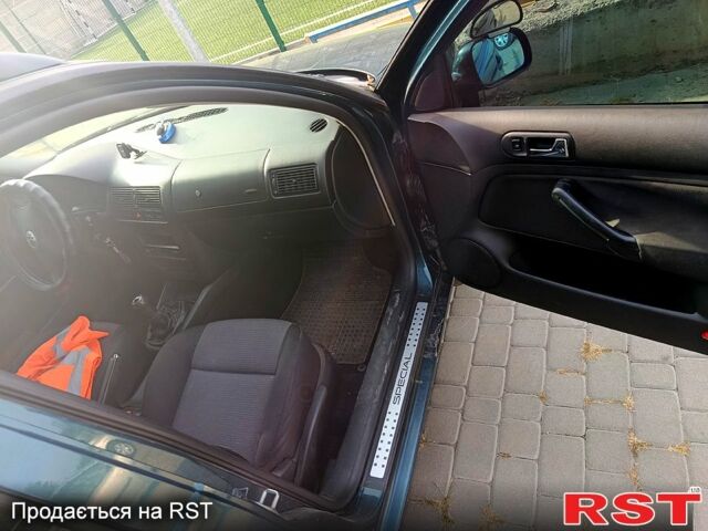 Зеленый Фольксваген Гольф, объемом двигателя 1.6 л и пробегом 270 тыс. км за 4200 $, фото 6 на Automoto.ua