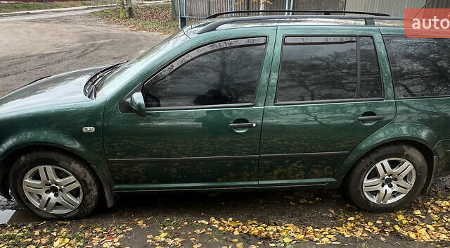 Зеленый Фольксваген Гольф, объемом двигателя 1.6 л и пробегом 382 тыс. км за 3850 $, фото 1 на Automoto.ua