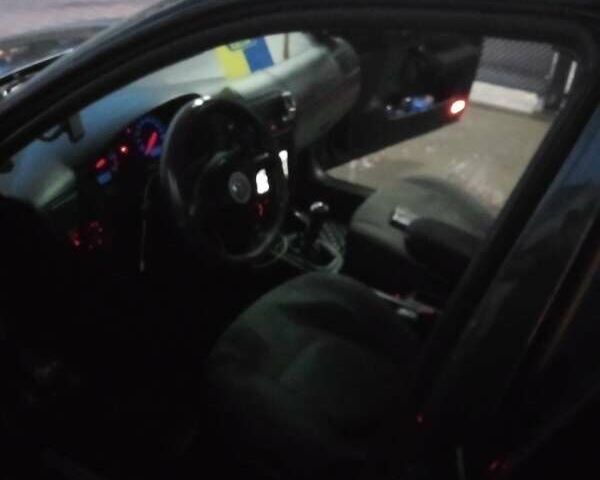 Зелений Фольксваген Гольф, об'ємом двигуна 1.4 л та пробігом 387 тис. км за 3000 $, фото 4 на Automoto.ua