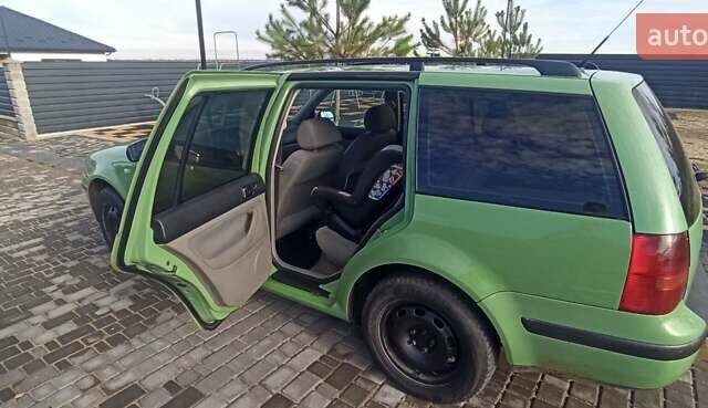 Зеленый Фольксваген Гольф, объемом двигателя 1.9 л и пробегом 366 тыс. км за 4500 $, фото 6 на Automoto.ua