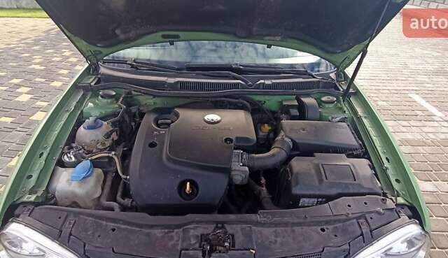 Зеленый Фольксваген Гольф, объемом двигателя 1.9 л и пробегом 366 тыс. км за 4500 $, фото 3 на Automoto.ua