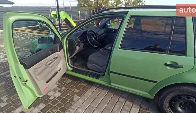 Зеленый Фольксваген Гольф, объемом двигателя 1.9 л и пробегом 366 тыс. км за 4500 $, фото 1 на Automoto.ua