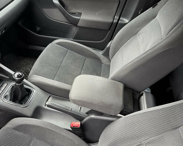 Зеленый Фольксваген Гольф, объемом двигателя 1.4 л и пробегом 206 тыс. км за 5700 $, фото 9 на Automoto.ua