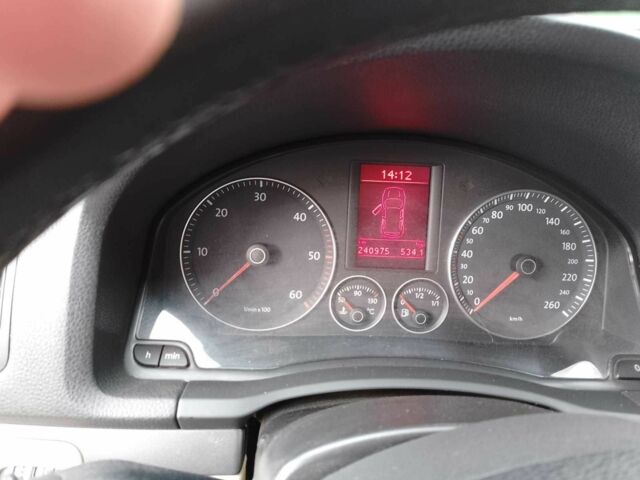 Зеленый Фольксваген Гольф, объемом двигателя 1.9 л и пробегом 241 тыс. км за 5000 $, фото 11 на Automoto.ua