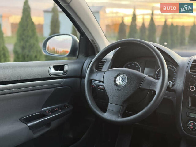 Зеленый Фольксваген Гольф, объемом двигателя 1.6 л и пробегом 174 тыс. км за 6500 $, фото 32 на Automoto.ua