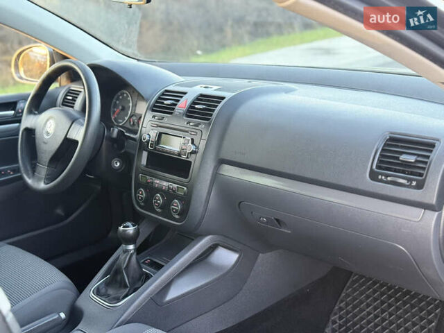 Зеленый Фольксваген Гольф, объемом двигателя 1.6 л и пробегом 174 тыс. км за 6500 $, фото 18 на Automoto.ua