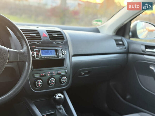 Зеленый Фольксваген Гольф, объемом двигателя 1.6 л и пробегом 174 тыс. км за 6500 $, фото 31 на Automoto.ua