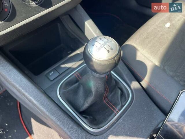 Оранжевый Фольксваген Гольф, объемом двигателя 1.39 л и пробегом 210 тыс. км за 5200 $, фото 15 на Automoto.ua