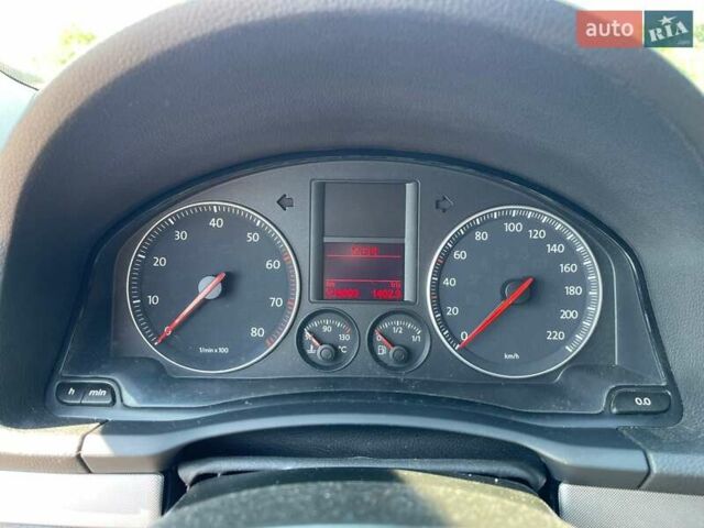 Оранжевый Фольксваген Гольф, объемом двигателя 1.39 л и пробегом 210 тыс. км за 5200 $, фото 17 на Automoto.ua