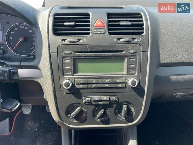 Оранжевый Фольксваген Гольф, объемом двигателя 1.39 л и пробегом 210 тыс. км за 5200 $, фото 13 на Automoto.ua