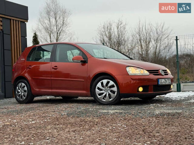 Оранжевый Фольксваген Гольф, объемом двигателя 1.6 л и пробегом 225 тыс. км за 5990 $, фото 4 на Automoto.ua