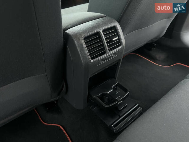 Помаранчевий Фольксваген Гольф, об'ємом двигуна 1.4 л та пробігом 232 тис. км за 6190 $, фото 53 на Automoto.ua