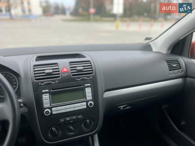 Помаранчевий Фольксваген Гольф, об'ємом двигуна 1.4 л та пробігом 232 тис. км за 6190 $, фото 34 на Automoto.ua