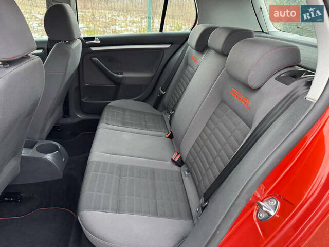 Оранжевый Фольксваген Гольф, объемом двигателя 1.6 л и пробегом 225 тыс. км за 5990 $, фото 30 на Automoto.ua