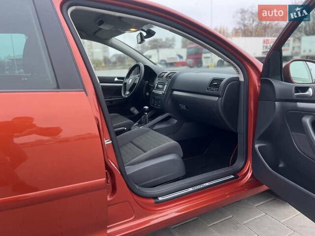 Помаранчевий Фольксваген Гольф, об'ємом двигуна 1.4 л та пробігом 232 тис. км за 6190 $, фото 40 на Automoto.ua