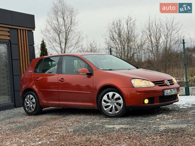 Оранжевый Фольксваген Гольф, объемом двигателя 1.6 л и пробегом 225 тыс. км за 5990 $, фото 9 на Automoto.ua