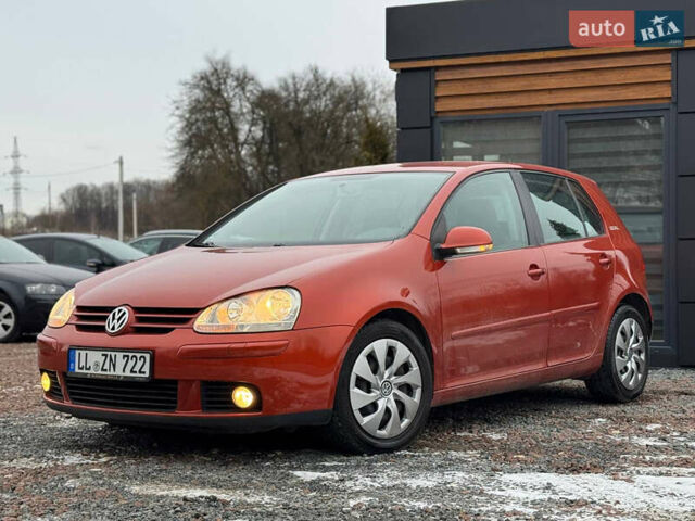 Оранжевый Фольксваген Гольф, объемом двигателя 1.6 л и пробегом 225 тыс. км за 5990 $, фото 6 на Automoto.ua