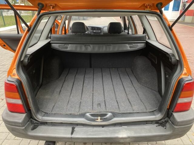 Помаранчевий Фольксваген Гольф, об'ємом двигуна 1.8 л та пробігом 139 тис. км за 2850 $, фото 23 на Automoto.ua