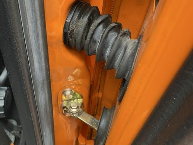 Помаранчевий Фольксваген Гольф, об'ємом двигуна 1.8 л та пробігом 139 тис. км за 2850 $, фото 14 на Automoto.ua