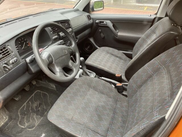 Помаранчевий Фольксваген Гольф, об'ємом двигуна 1.8 л та пробігом 139 тис. км за 2850 $, фото 11 на Automoto.ua