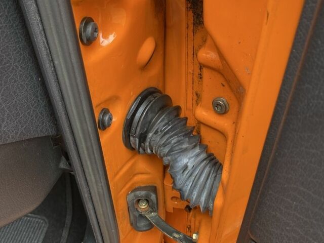 Помаранчевий Фольксваген Гольф, об'ємом двигуна 1.8 л та пробігом 139 тис. км за 2850 $, фото 16 на Automoto.ua