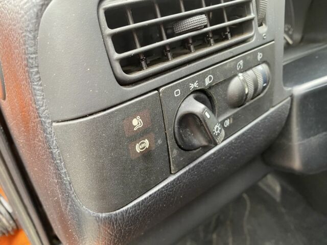 Помаранчевий Фольксваген Гольф, об'ємом двигуна 1.8 л та пробігом 139 тис. км за 2850 $, фото 13 на Automoto.ua