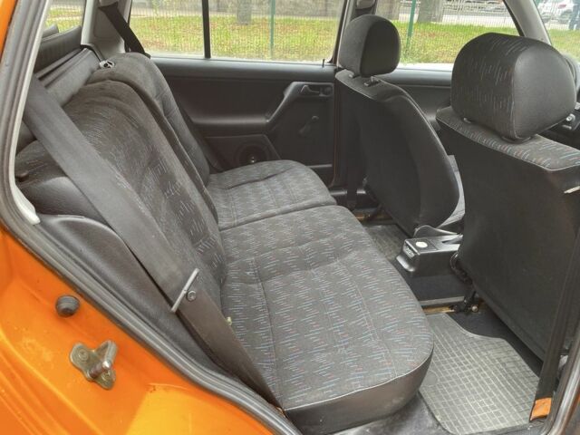 Помаранчевий Фольксваген Гольф, об'ємом двигуна 1.8 л та пробігом 139 тис. км за 2850 $, фото 9 на Automoto.ua