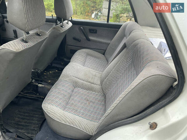 Білий Фольксваген Джетта, об'ємом двигуна 1.6 л та пробігом 367 тис. км за 1400 $, фото 7 на Automoto.ua