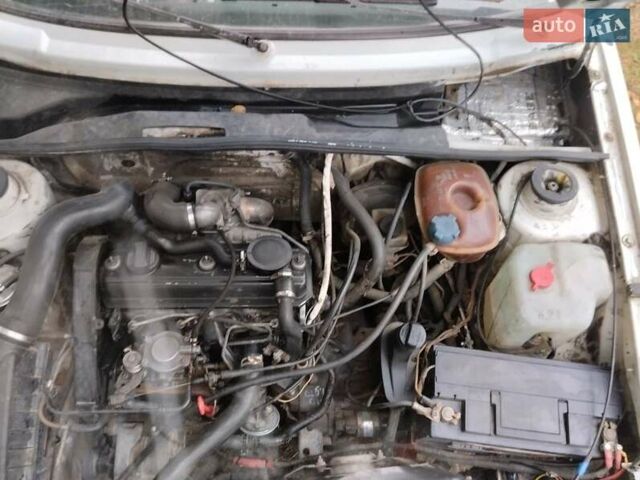 Белый Фольксваген Джетта, объемом двигателя 1.6 л и пробегом 350 тыс. км за 1640 $, фото 5 на Automoto.ua