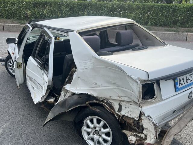 Белый Фольксваген Джетта, объемом двигателя 1.8 л и пробегом 295 тыс. км за 450 $, фото 1 на Automoto.ua