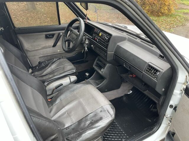 Белый Фольксваген Джетта, объемом двигателя 1.8 л и пробегом 200 тыс. км за 800 $, фото 5 на Automoto.ua