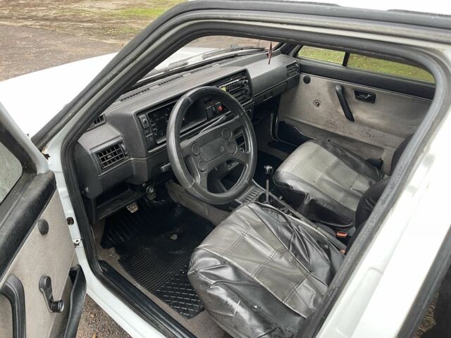 Белый Фольксваген Джетта, объемом двигателя 1.8 л и пробегом 200 тыс. км за 800 $, фото 6 на Automoto.ua