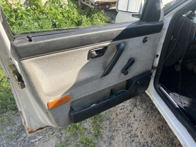 Белый Фольксваген Джетта, объемом двигателя 1.8 л и пробегом 295 тыс. км за 450 $, фото 4 на Automoto.ua