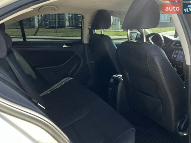 Білий Фольксваген Джетта, об'ємом двигуна 2.48 л та пробігом 220 тис. км за 8000 $, фото 22 на Automoto.ua