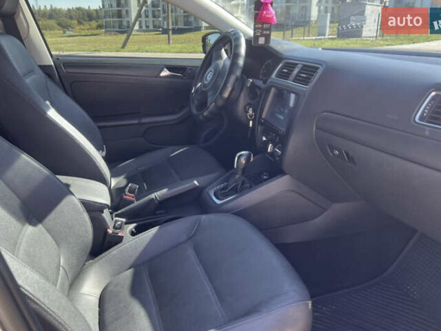 Білий Фольксваген Джетта, об'ємом двигуна 2.48 л та пробігом 220 тис. км за 8000 $, фото 20 на Automoto.ua