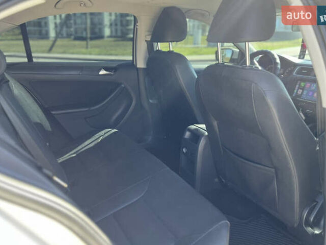 Білий Фольксваген Джетта, об'ємом двигуна 2.48 л та пробігом 220 тис. км за 8000 $, фото 21 на Automoto.ua