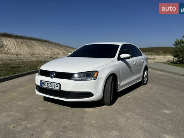 Білий Фольксваген Джетта, об'ємом двигуна 2.48 л та пробігом 220 тис. км за 8000 $, фото 1 на Automoto.ua