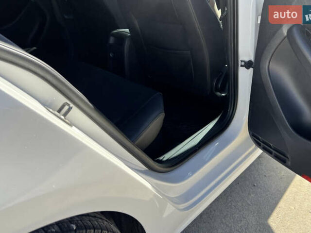 Білий Фольксваген Джетта, об'ємом двигуна 2.48 л та пробігом 220 тис. км за 8000 $, фото 17 на Automoto.ua