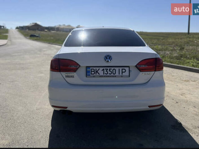 Білий Фольксваген Джетта, об'ємом двигуна 2.48 л та пробігом 220 тис. км за 8000 $, фото 5 на Automoto.ua