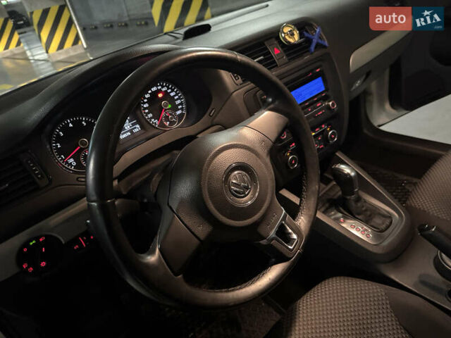 Білий Фольксваген Джетта, об'ємом двигуна 1.4 л та пробігом 150 тис. км за 8500 $, фото 5 на Automoto.ua